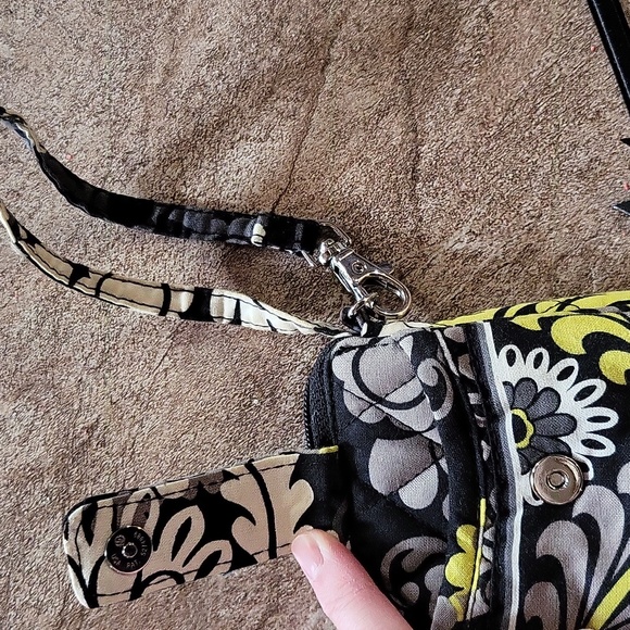 Vera Bradley clutch - Picture 4 of 4